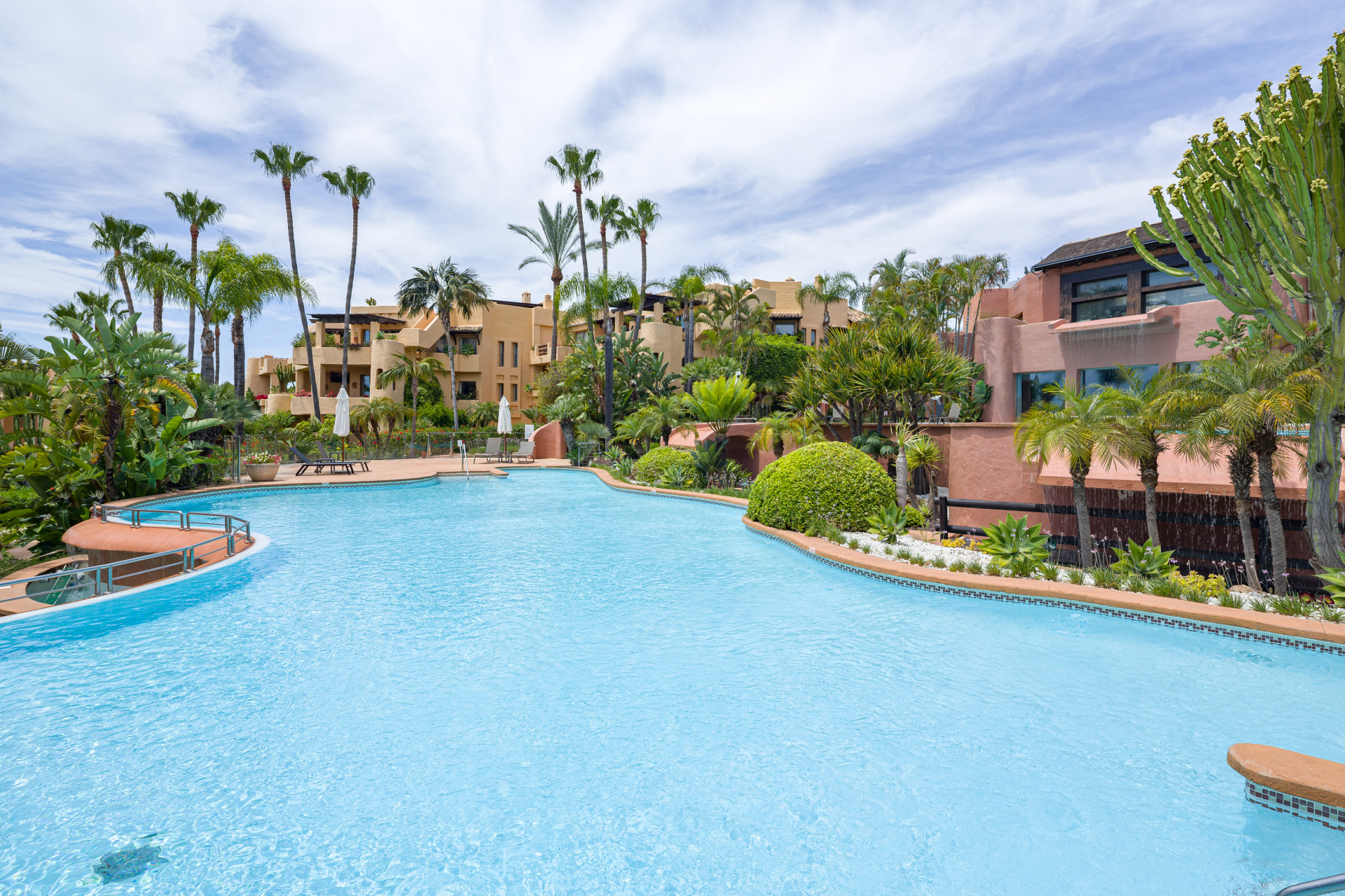 Piso de 2 Dormitorios en venta en Sierra Blanca, Marbella