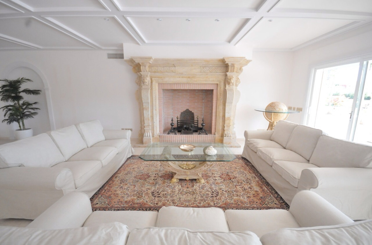 Casa de 9 Dormitorios en alquiler vacacional en Nueva Andalucía, Marbella