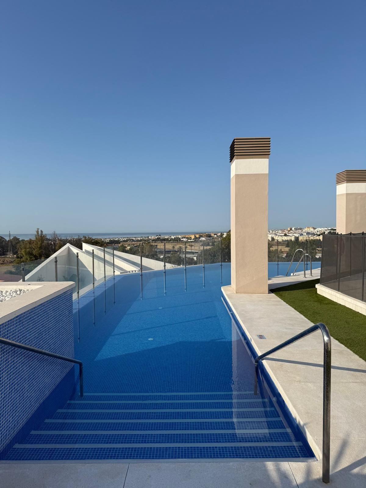 Piso de 3 Dormitorios y 2 Baños en venta en Nueva Andalucía, Marbella