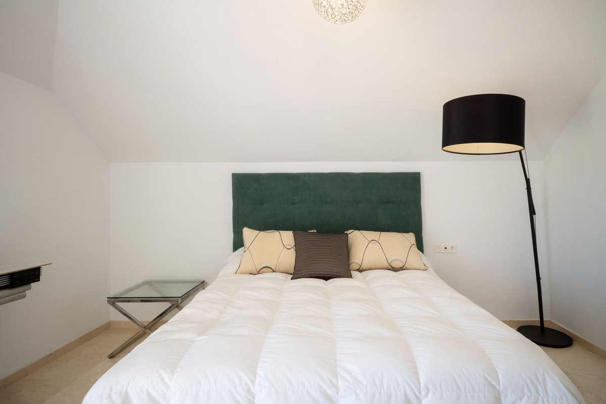 Piso de 3 Dormitorios y 3 Baños en venta en Nueva Andalucía, Marbella