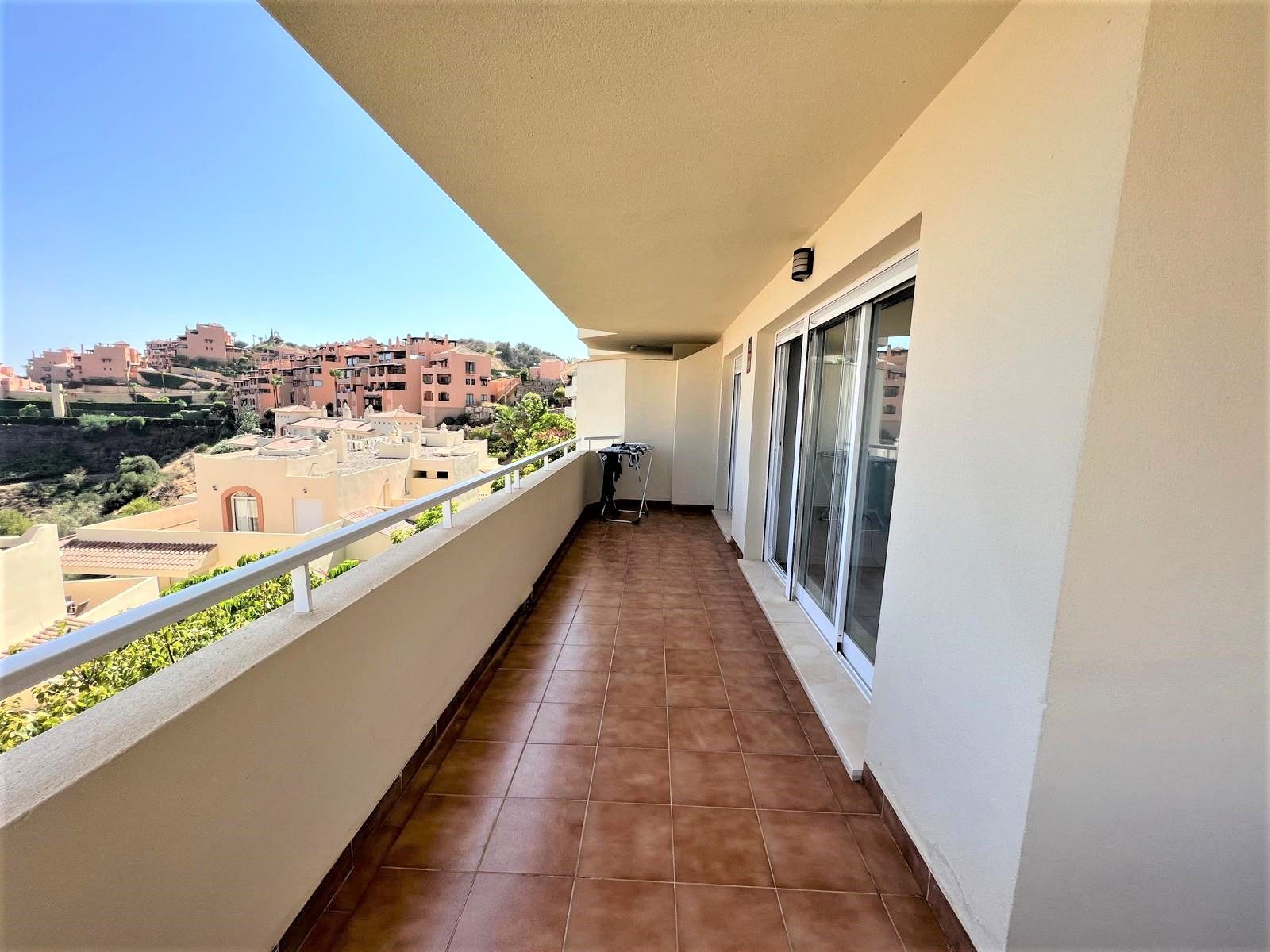 Piso de 2 Dormitorios en venta en Calahonda, Mijas