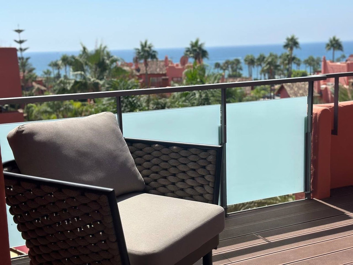 Ático de 3 Dormitorios y 2 Baños en venta en Estepona