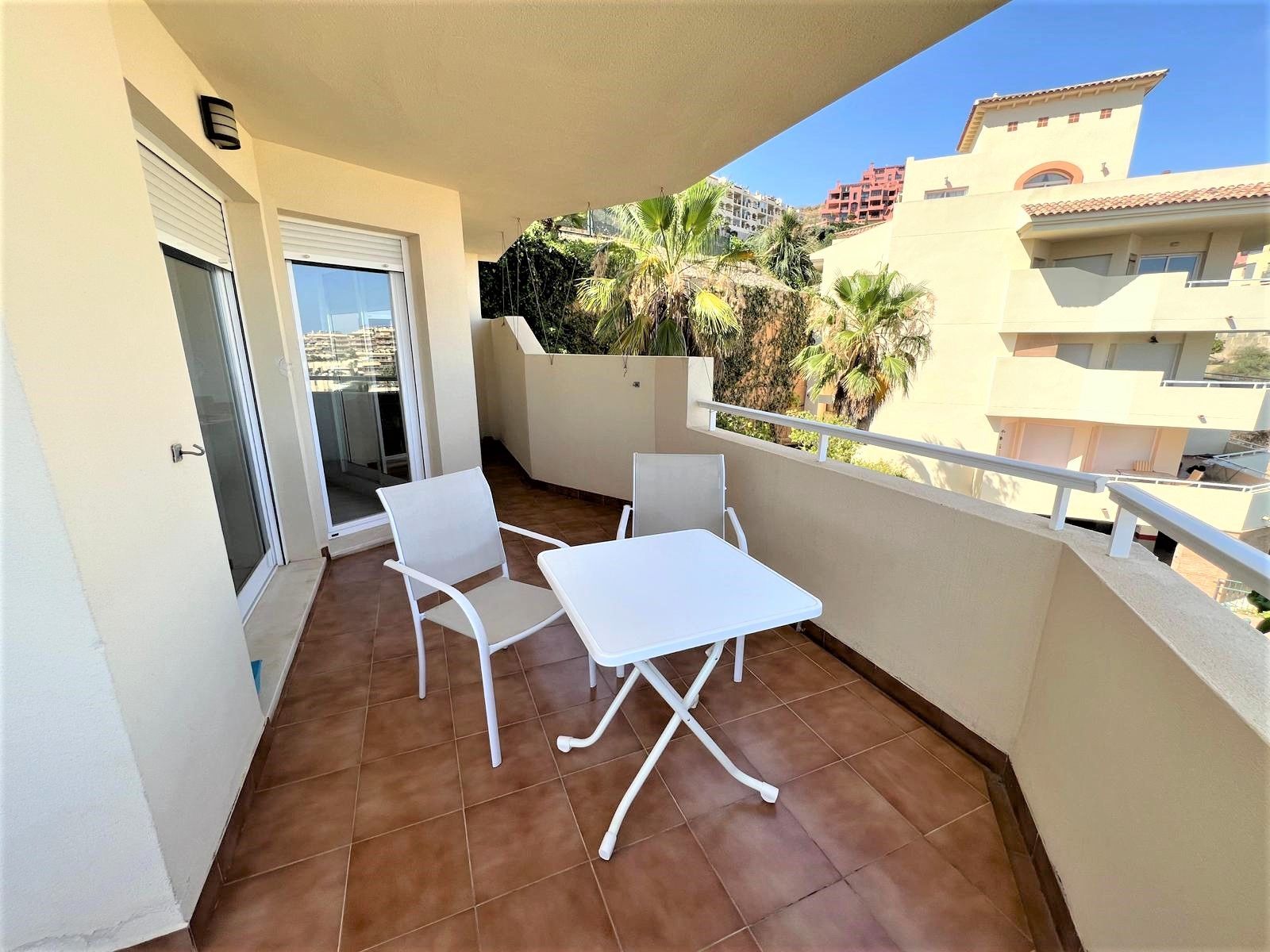 Piso de 2 Dormitorios en venta en Calahonda, Mijas