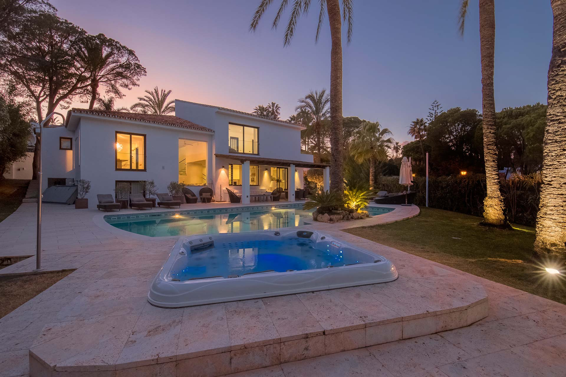 Casa de 5 Dormitorios y 5 Baños en alquiler vacacional en Nueva Andalucía