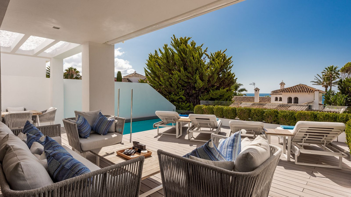 4 Bed, 4 Bath - Villa for Sale in Marbella Golden Mile