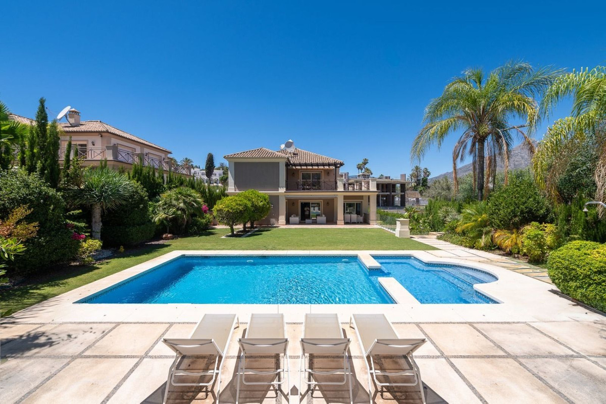 6 спални - Вила за продажба в Puerto Banus, Marbella