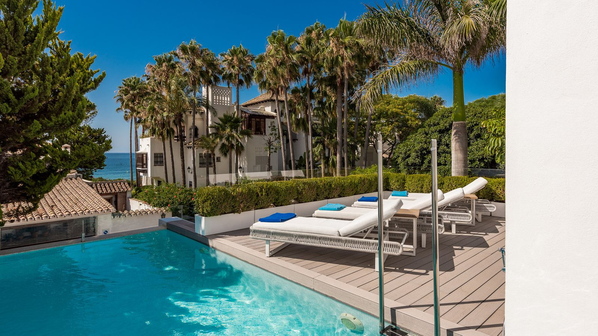 4 Bed, 4 Bath - Villa for Sale in Marbella Golden Mile