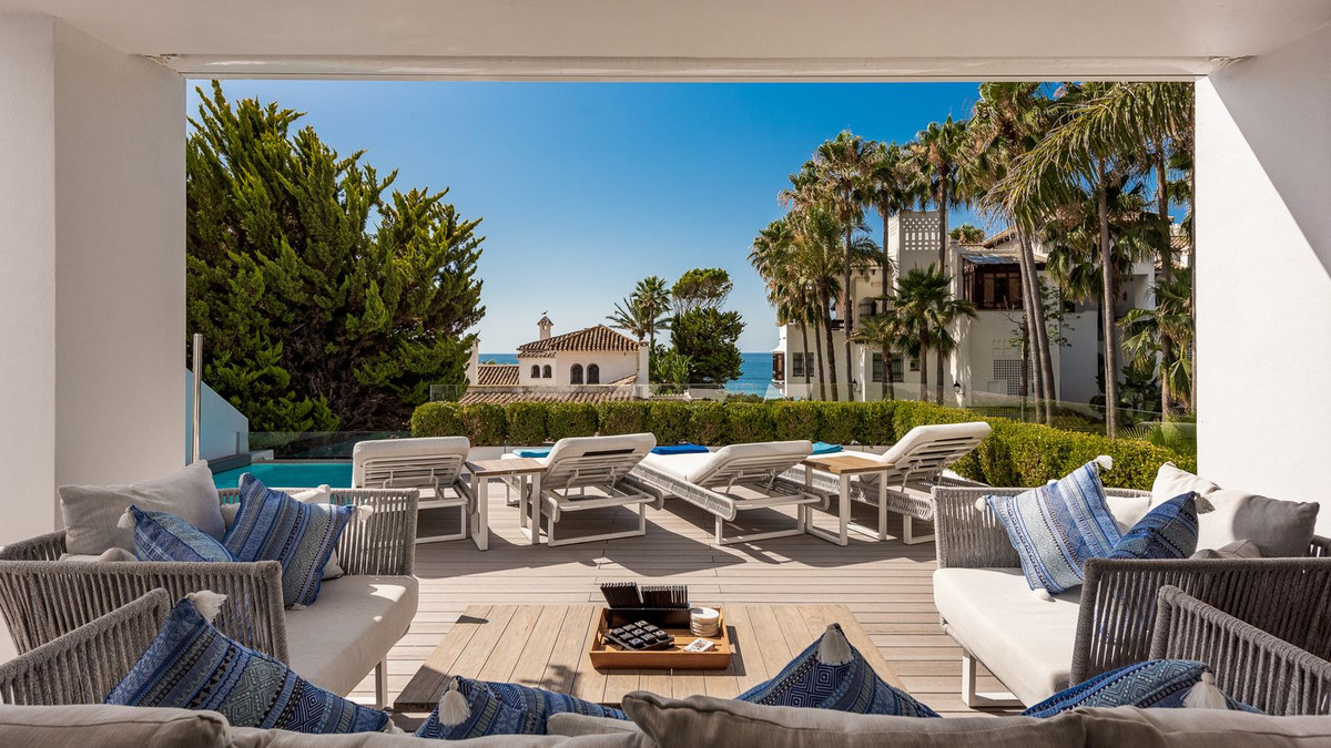 4 Bed, 4 Bath - Villa for Sale in Marbella Golden Mile