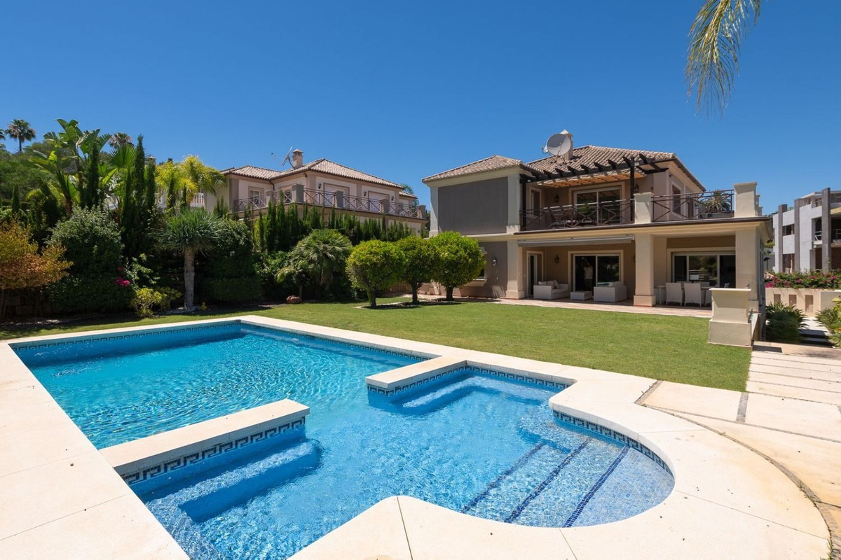 6 спални - Вила за продажба в Puerto Banus, Marbella