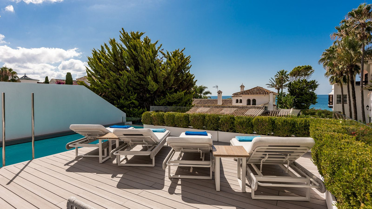 4 Bed, 4 Bath - Villa for Sale in Marbella Golden Mile