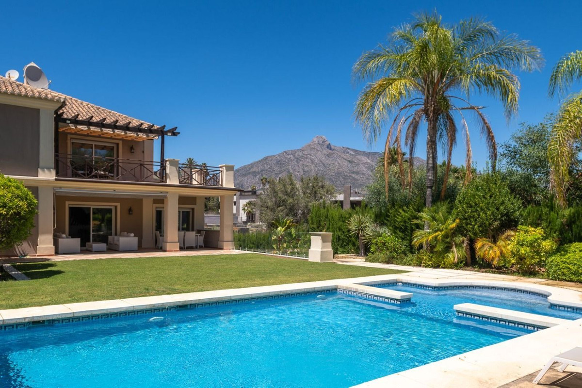 6 спални - Вила за продажба в Puerto Banus, Marbella