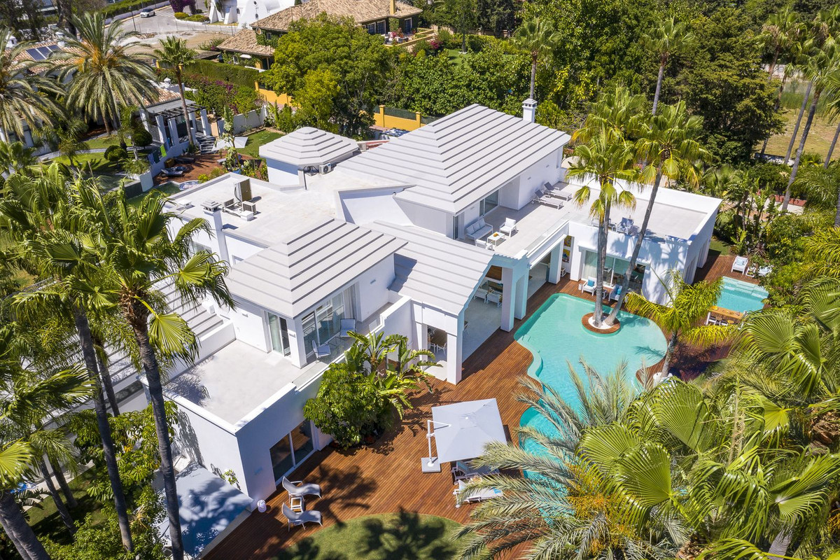 Casa de 6 Dormitorios y 7 Baños en venta en Guadalmina Baja, San Pedro de Alcántara