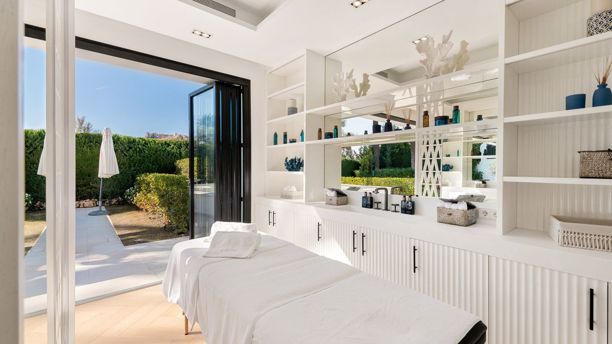 Casa de 7 Dormitorios y 7 Baños en venta en Nueva Andalucía, Marbella