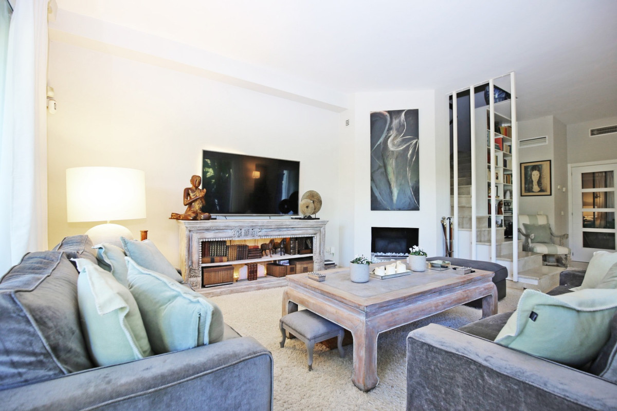 Casa de 5 Dormitorios y 4 Baños en venta en Nueva Andalucía, Marbella