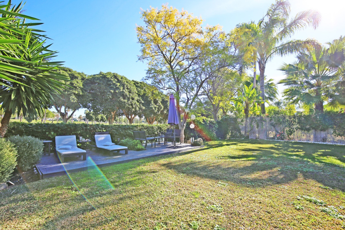 Casa de 5 Dormitorios y 4 Baños en venta en Nueva Andalucía, Marbella