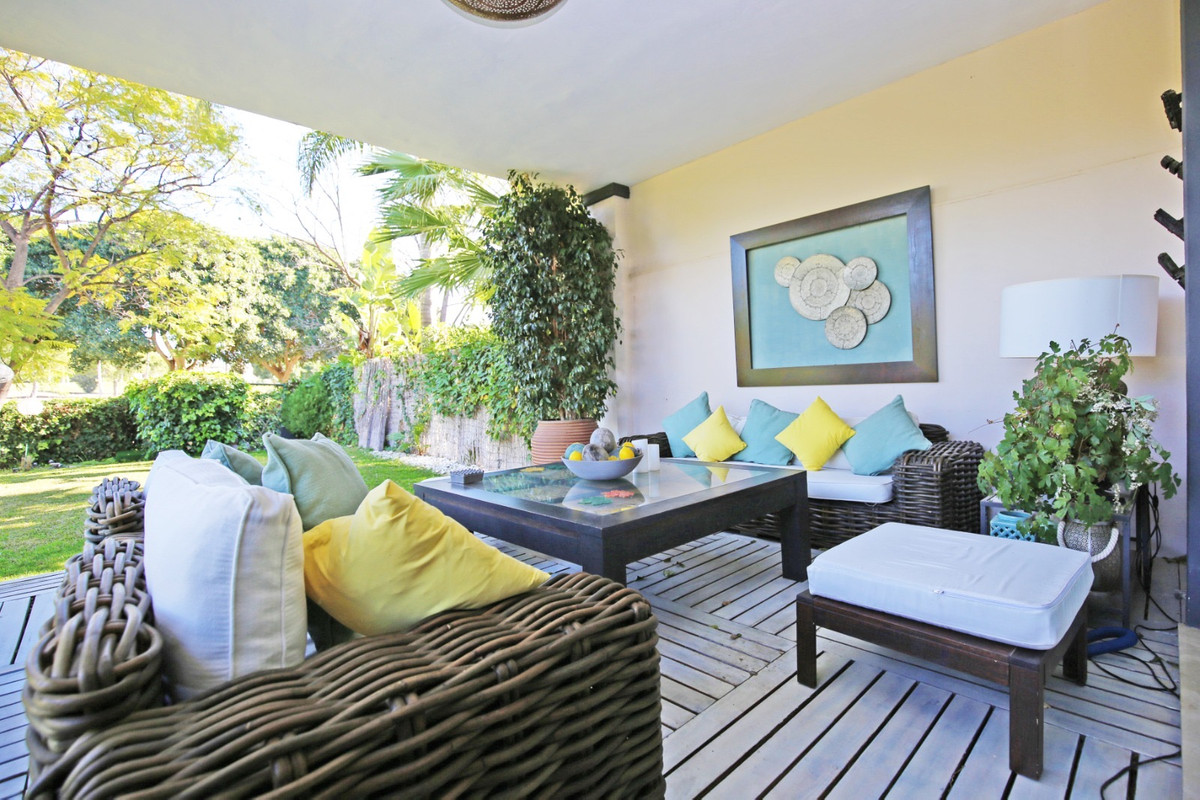 Casa de 5 Dormitorios y 4 Baños en venta en Nueva Andalucía, Marbella