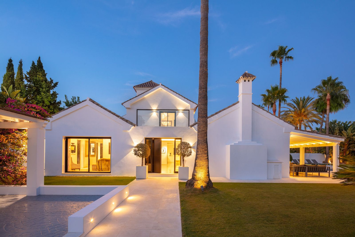 4 Bed - Villa for Sale in Nueva Andalucia, Marbella