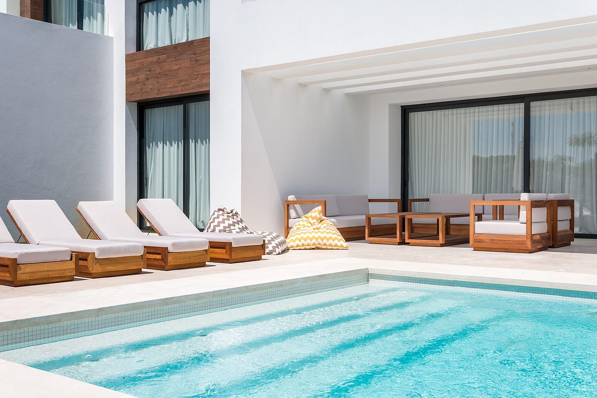 Casa de 6 Dormitorios y 6 Baños en alquiler vacacional en La Alqueria, Estepona