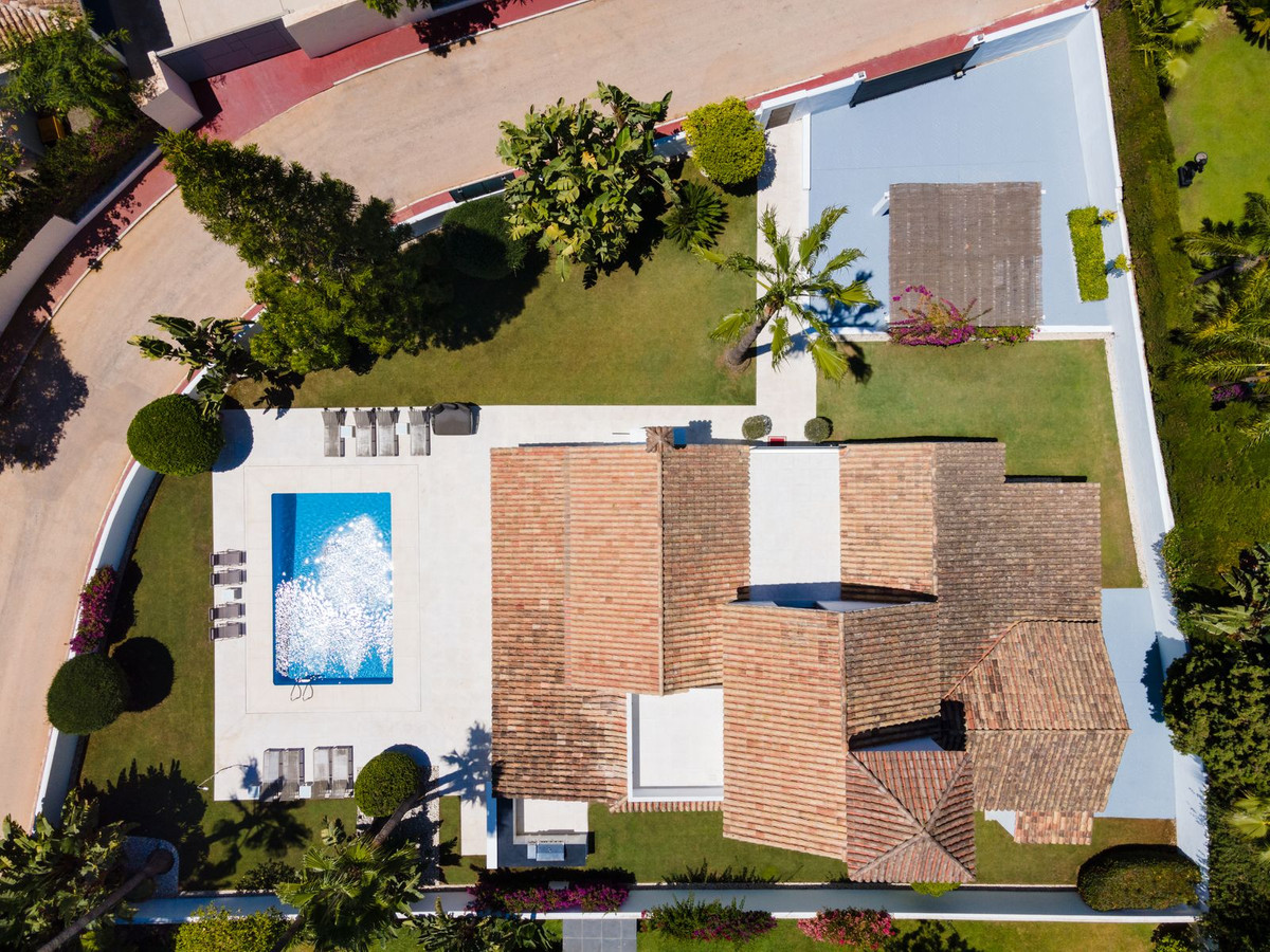 4 Bed - Villa for Sale in Nueva Andalucia, Marbella