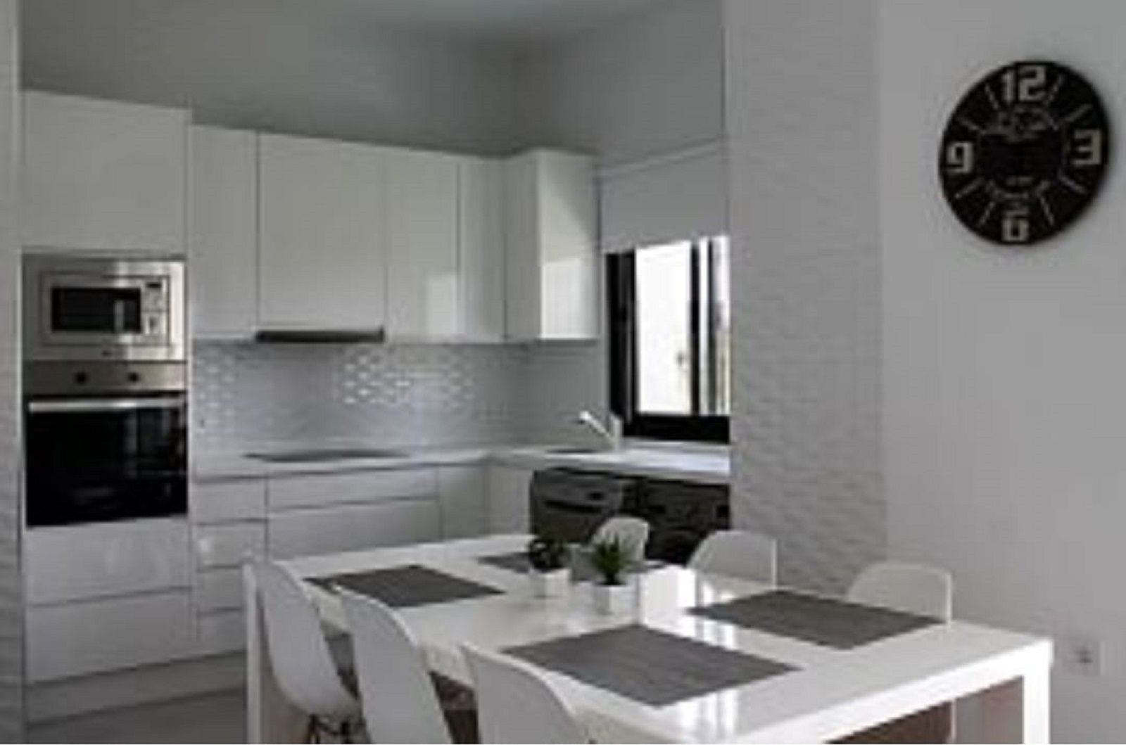 Piso de 2 Dormitorios en venta en Calahonda, Mijas