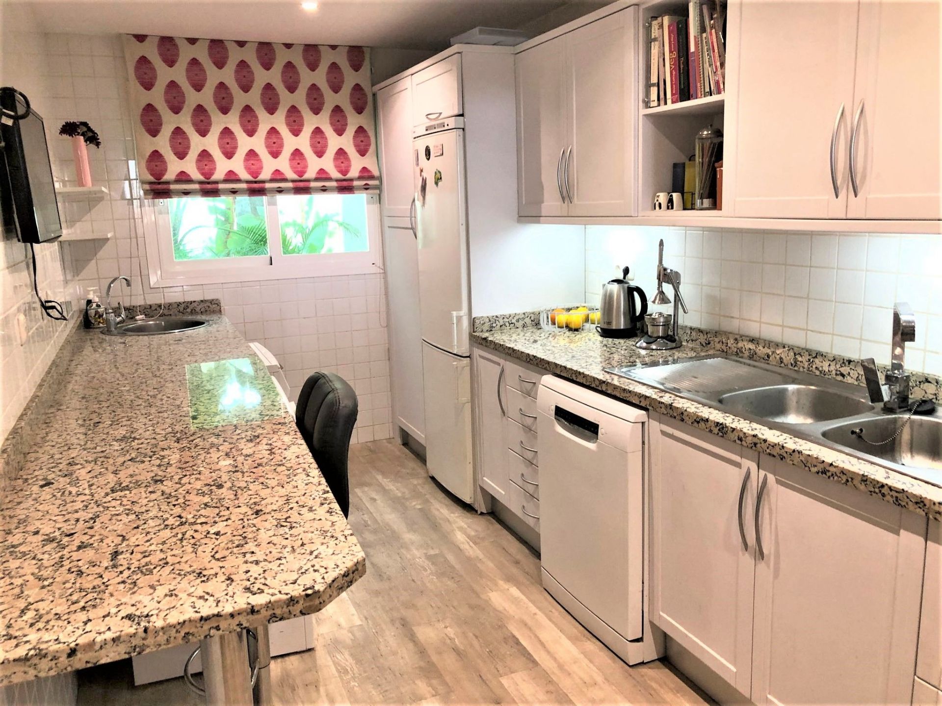 Piso de 2 Dormitorios y 2 Baños en venta en Nueva Andalucía, Marbella