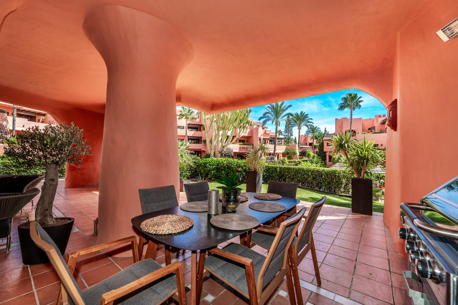 Piso de 3 Dormitorios y 3 Baños en venta en La Alqueria, Estepona