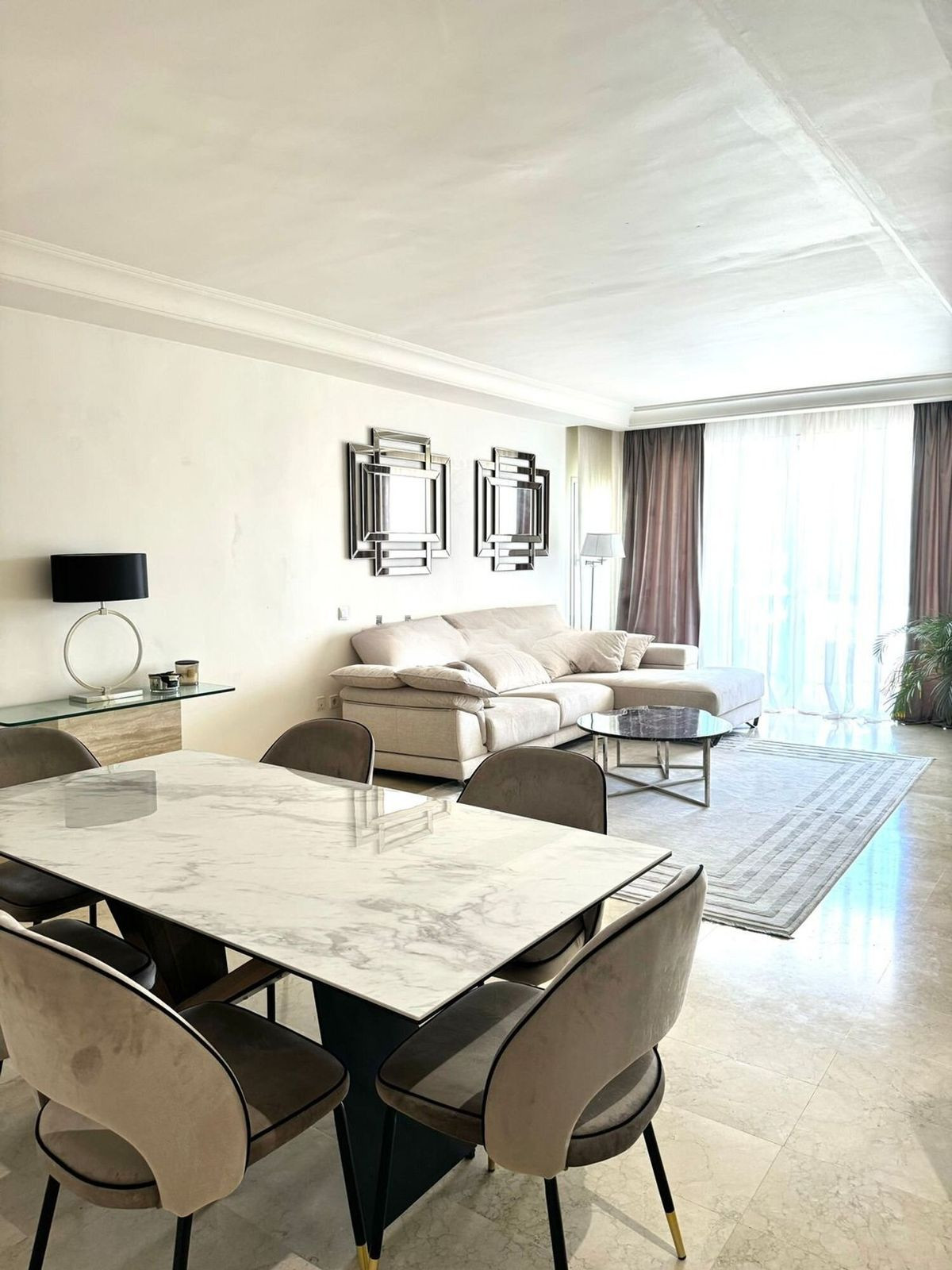 Piso de 2 Dormitorios en venta en Puerto Banús, Marbella
