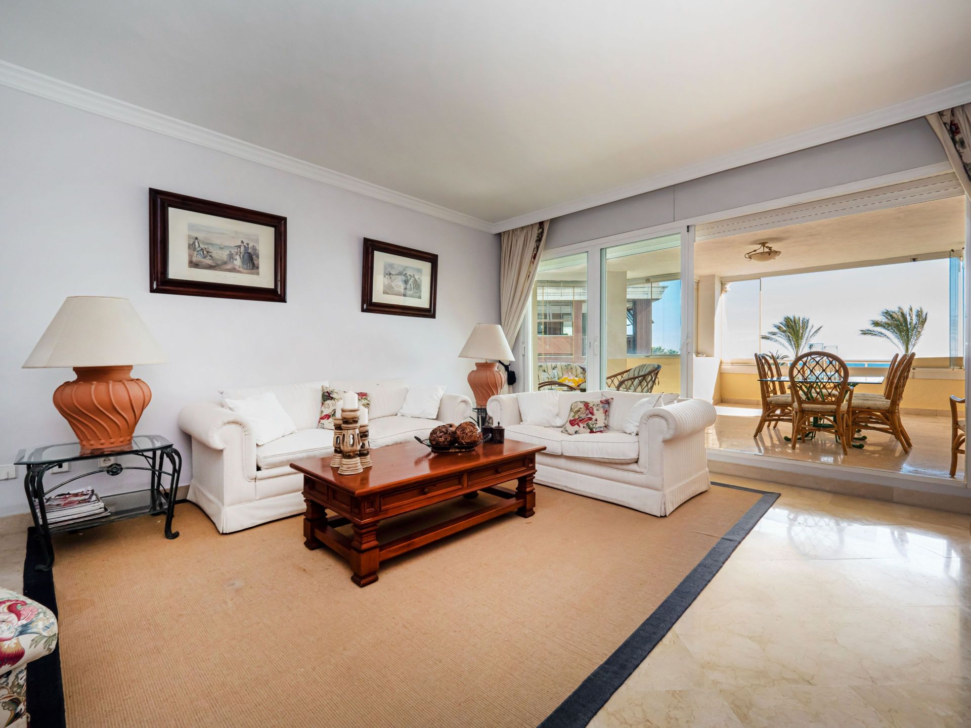 Piso de 2 Dormitorios y 2 Baños en venta en Puerto Banús, Marbella