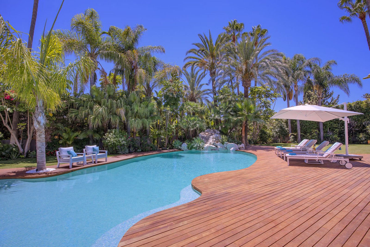 Casa de 6 Dormitorios y 7 Baños en venta en Guadalmina Baja, San Pedro de Alcántara