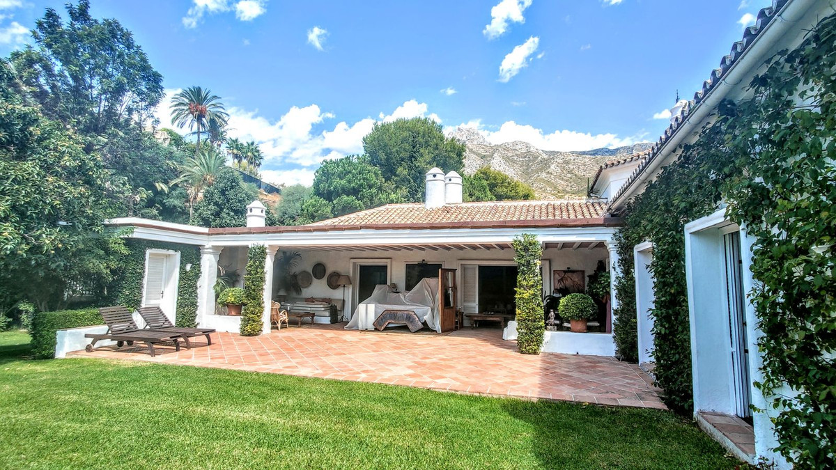 Casa de 4 Dormitorios y 4 Baños en alquiler vacacional en Nagüeles, Marbella