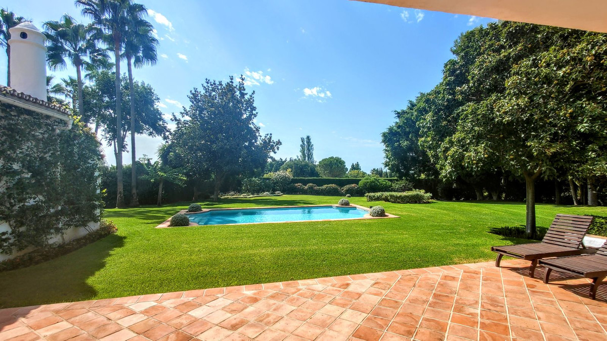 Casa de 4 Dormitorios y 4 Baños en alquiler vacacional en Nagüeles, Marbella