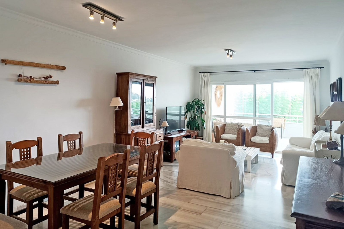 Piso de 3 Dormitorios y 3 Baños en venta en Guadalmina Baja, San Pedro de Alcántara