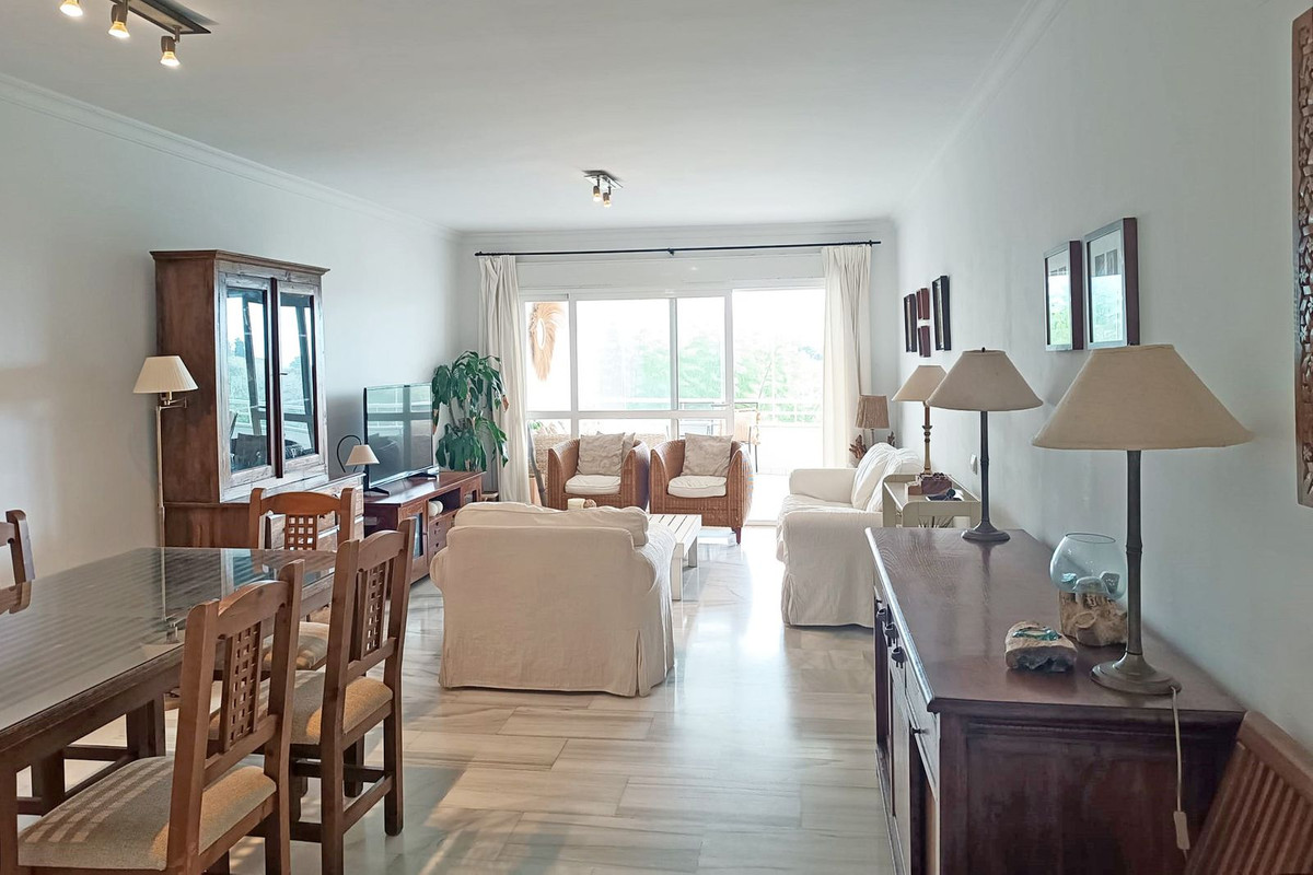 Piso de 3 Dormitorios y 3 Baños en venta en Guadalmina Baja, San Pedro de Alcántara