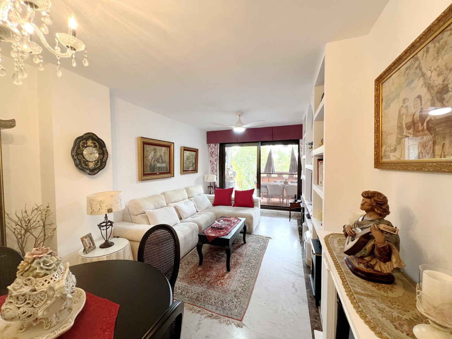 Piso de 3 Dormitorios y 2 Baños en venta en Milla de Oro, Marbella