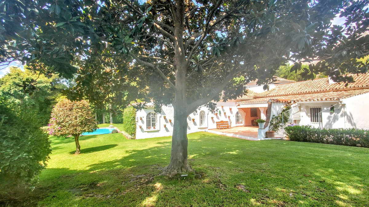 Casa de 4 Dormitorios y 4 Baños en alquiler vacacional en Nagüeles, Marbella