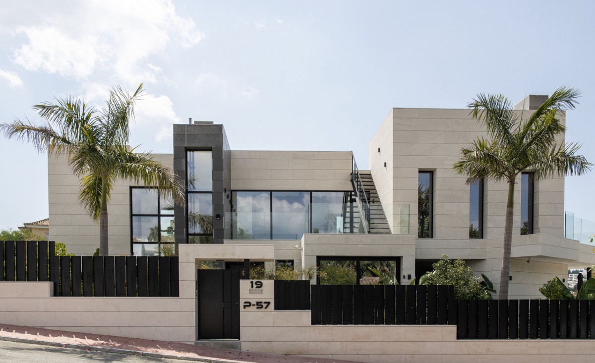 Casa de 7 Dormitorios en venta en Nueva Andalucía, Marbella