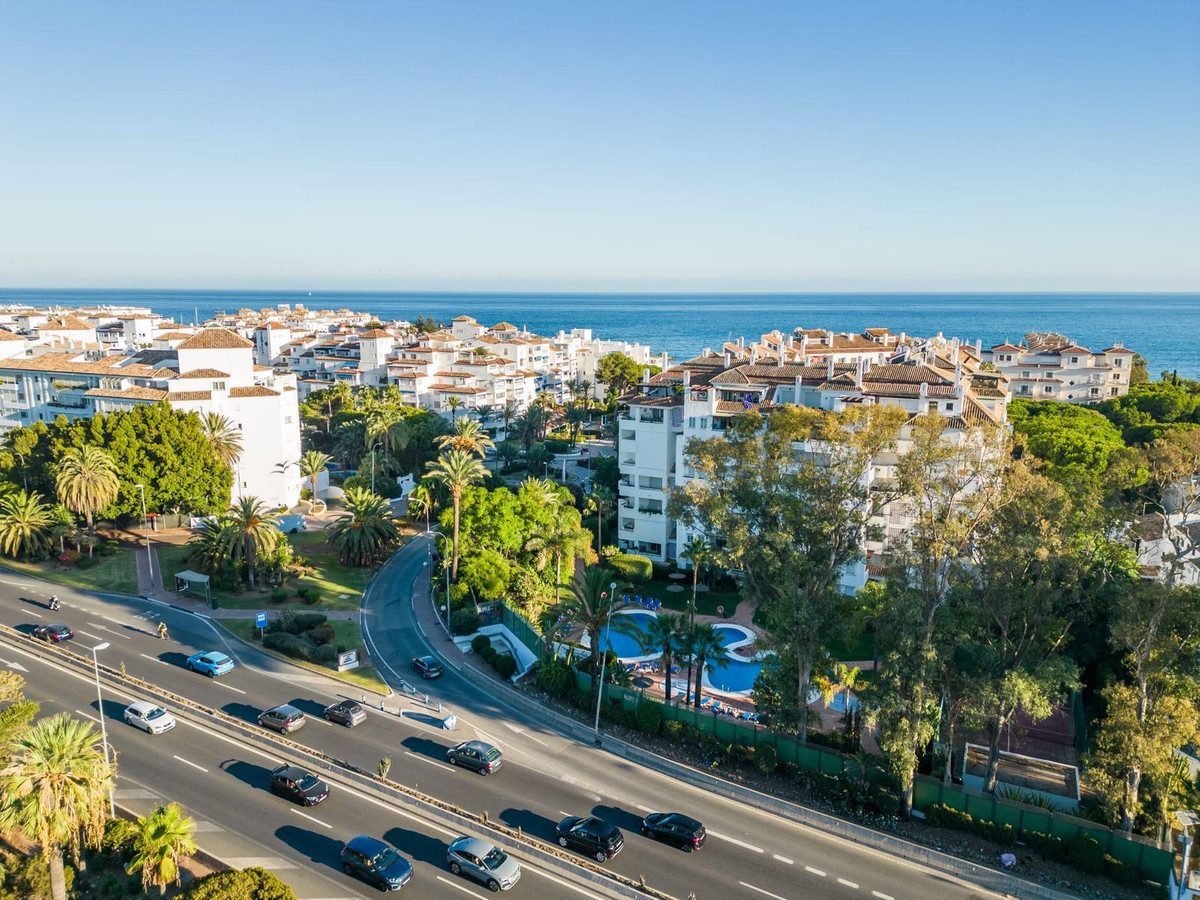 2 Bed - Apartment for Sale in Nueva Andalucia, Marbella