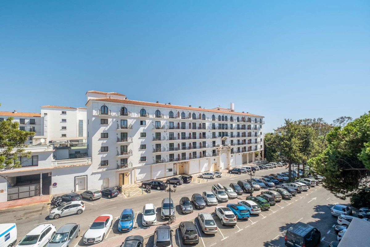 2 Bed - Apartment for Sale in Nueva Andalucia, Marbella