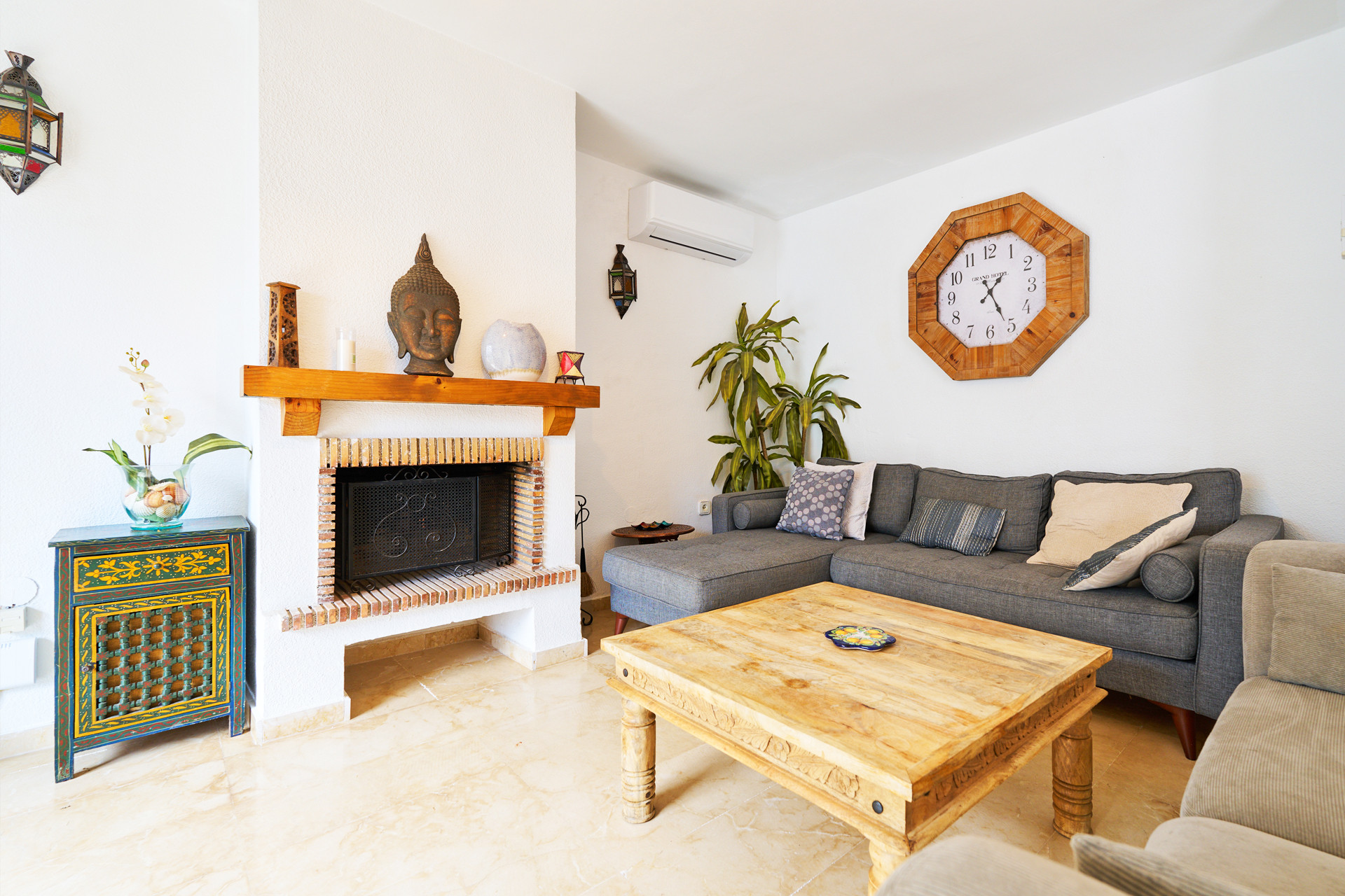 Casa Adosada de 3 Dormitorios en venta en Costabella, Marbella