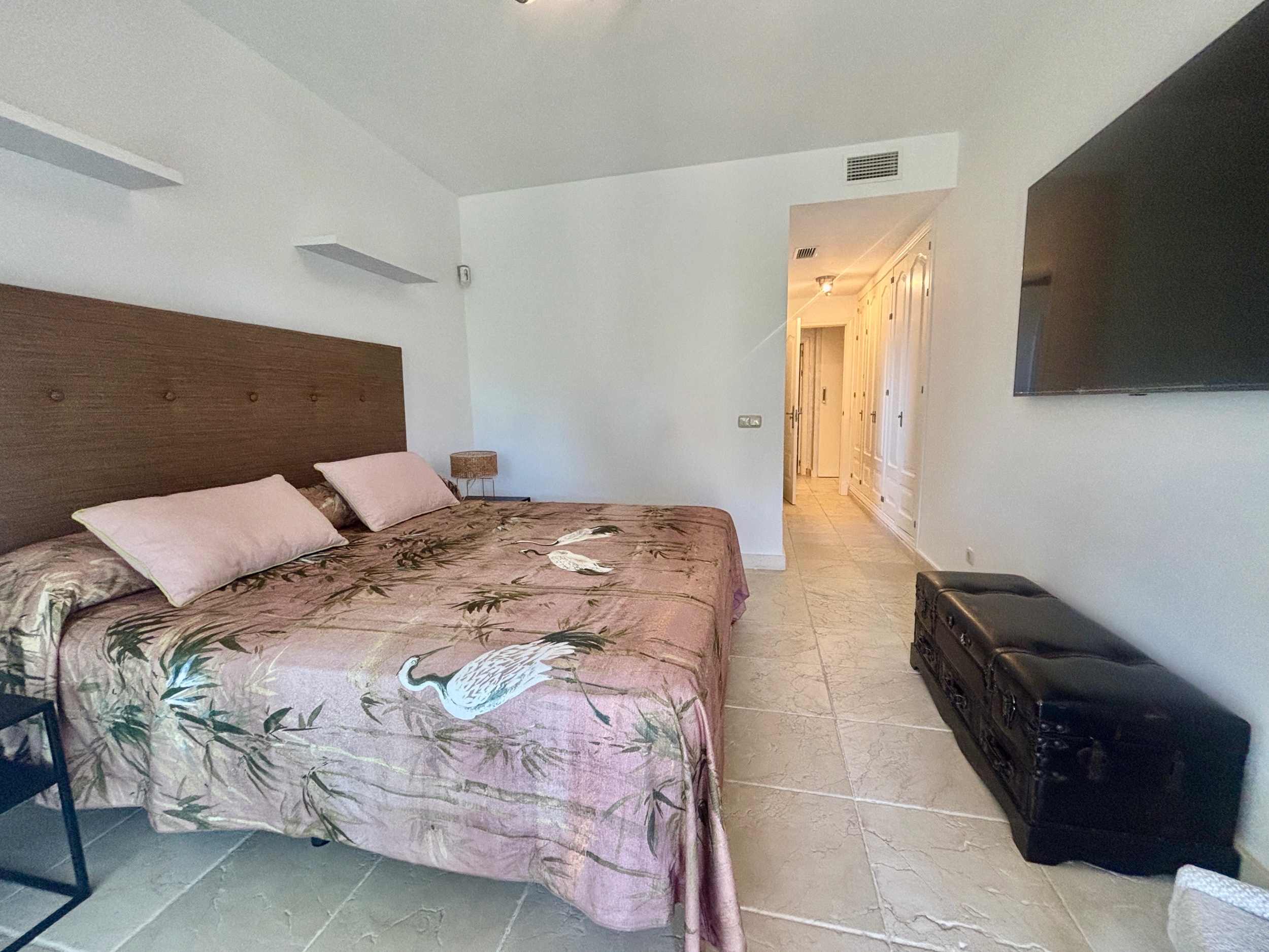 Piso de 2 Dormitorios en venta en Benatalaya, Benahavís