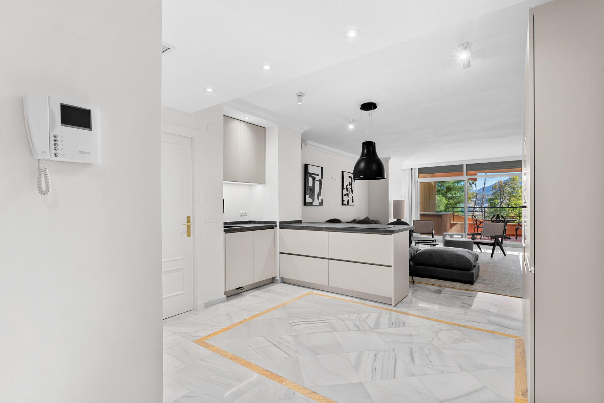 Piso de 3 Dormitorios en alquiler en Nueva Andalucía, Marbella
