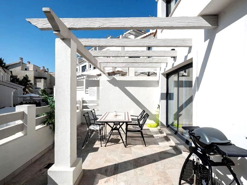 Casa Adosada de 3 Dormitorios en alquiler vacacional en La Alqueria, Estepona