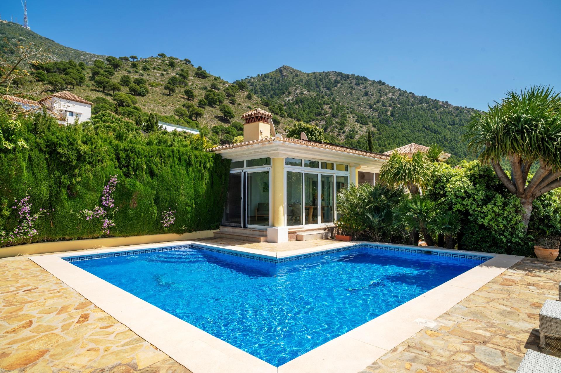 6 Bed - Villa for Sale in Mijas
