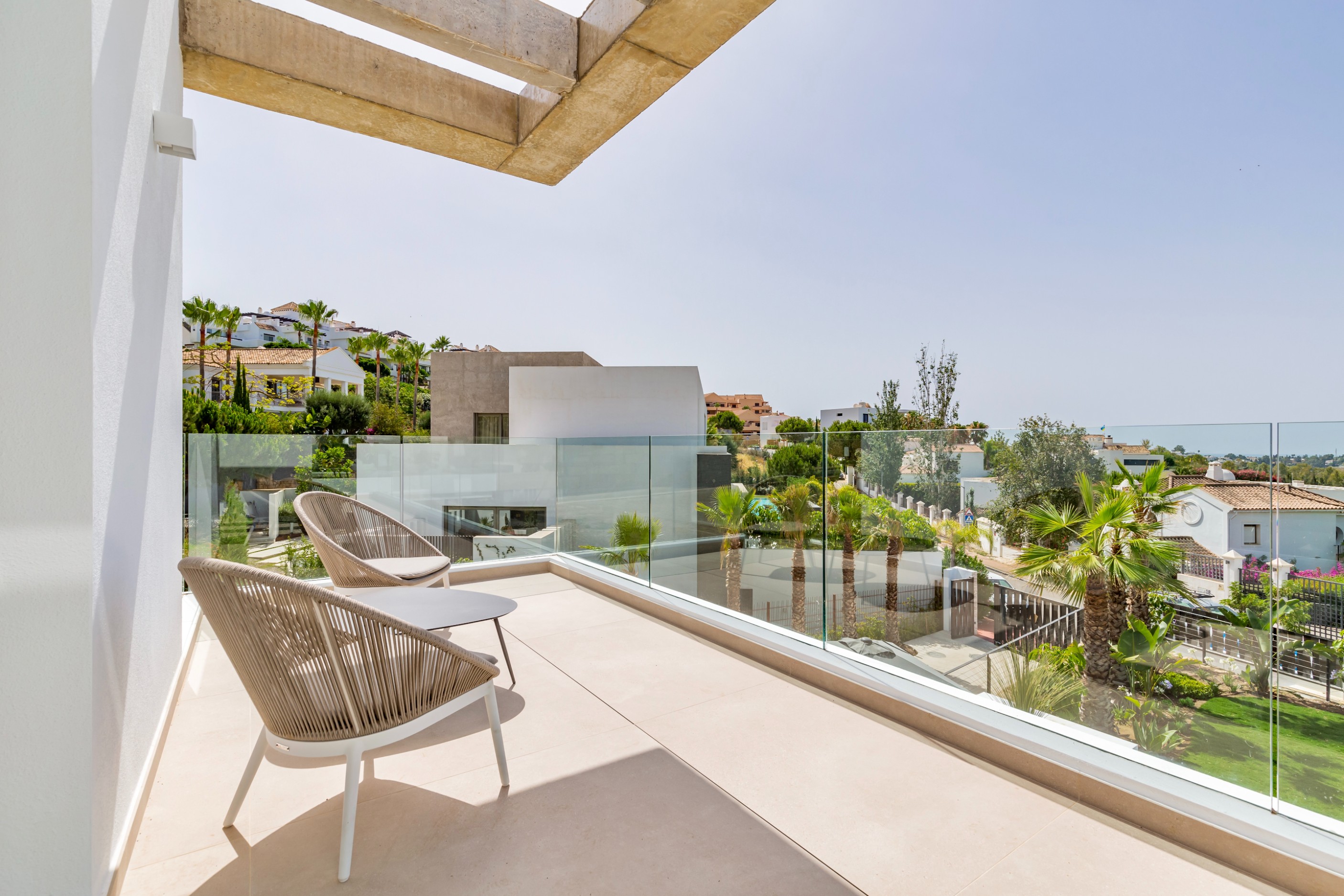 Casa de 6 Dormitorios en alquiler vacacional en Atalaya, Estepona