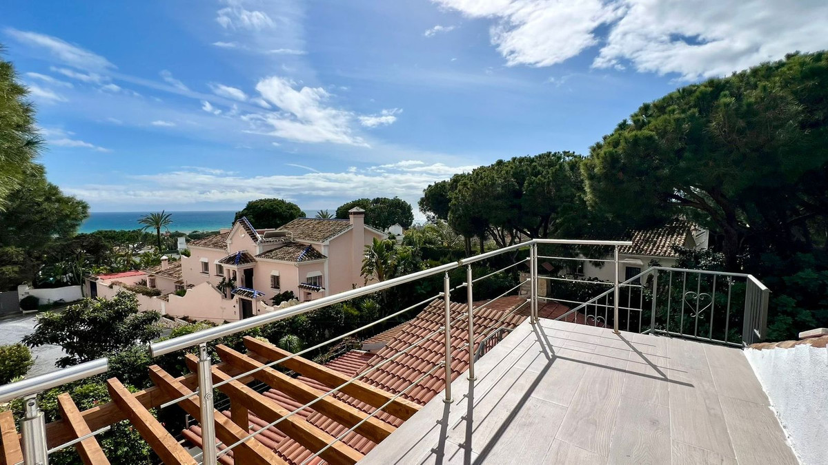 Casa de 4 Dormitorios en alquiler en Marbesa, Marbella