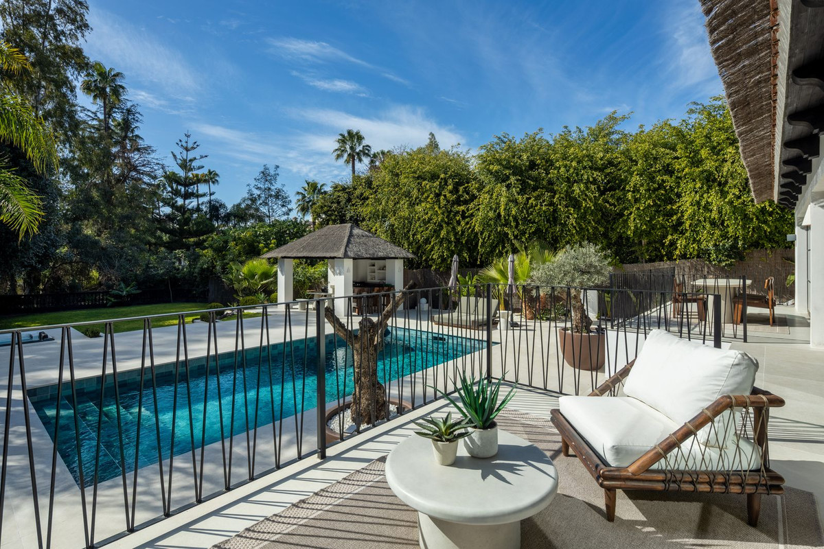 Casa de 5 Dormitorios en venta en Nueva Andalucía, Marbella