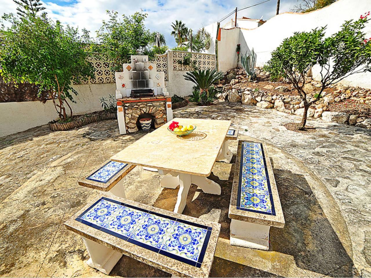 Casa Adosada de 2 Dormitorios y 1 Baño en alquiler vacacional en Moraira