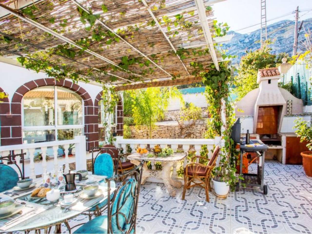 Casa Adosada de 3 Dormitorios y 2 Baños en alquiler vacacional en Dénia Centro Urbano