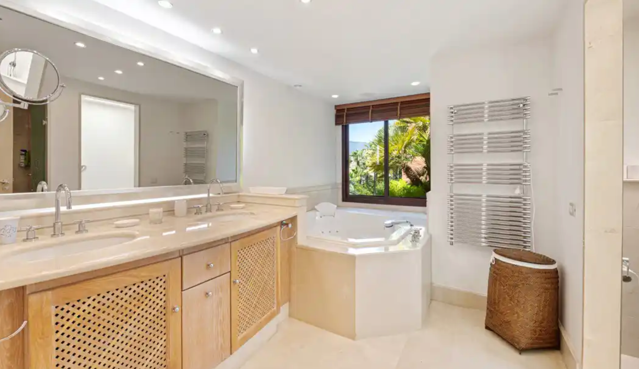 Ático de 3 Dormitorios y 3 Baños en venta en Nueva Milla de Oro, Estepona