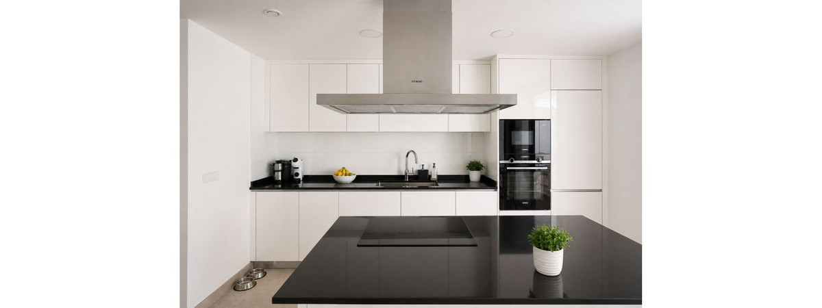 Piso de 3 Dormitorios y 2 Baños en venta en Atalaya, Estepona